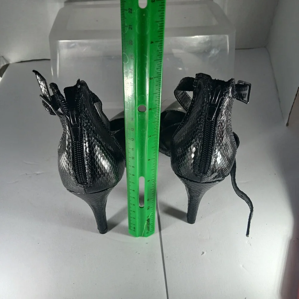 Worthington Pointed Toe Pumps 8.5 Black Snakeskin Strappy Stiletto X881